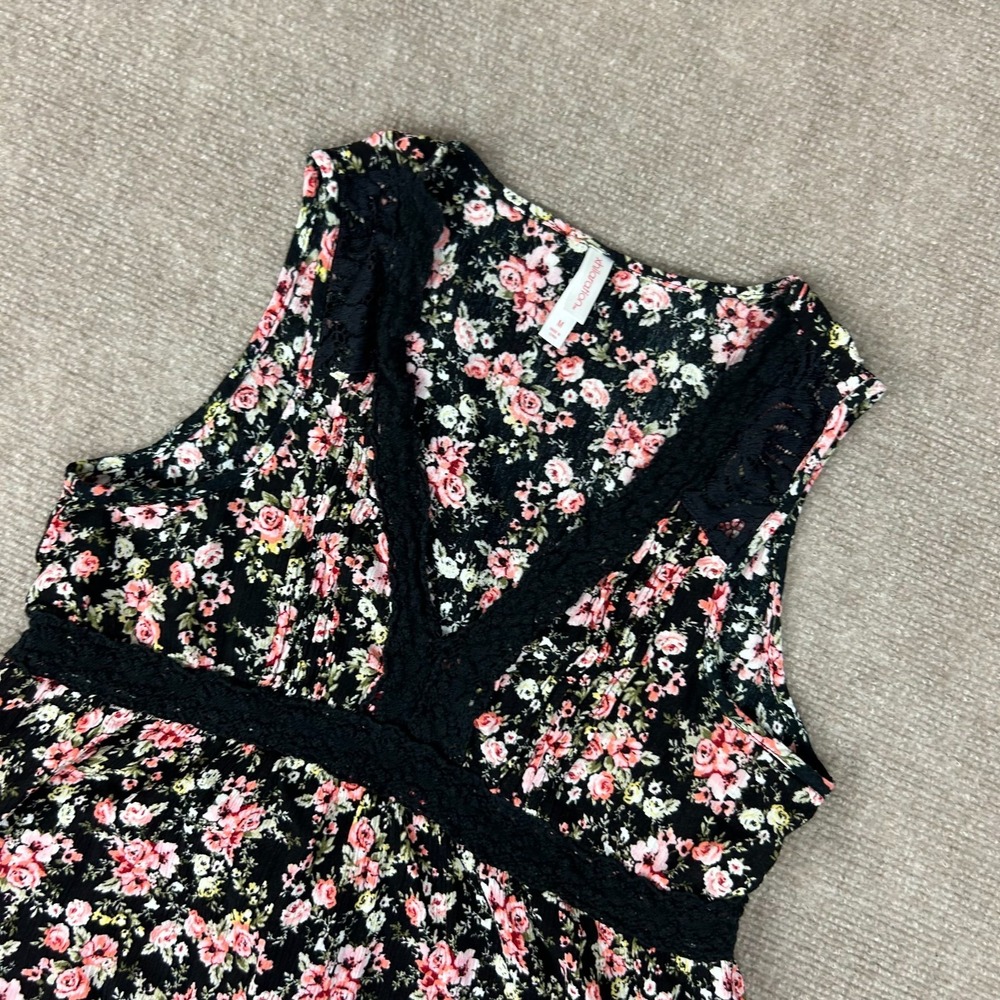 Xhilaration Mini Dress Womens Medium Multicolor Floral Lace Trim V-Neck Bohemian